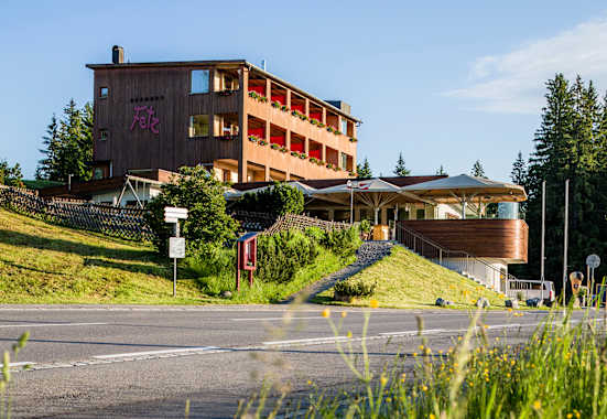 Hotel Berghof Fetz Aussenansicht Sommer