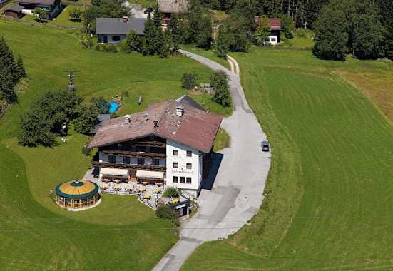 Landhotel-Dolomitenhof-Aussenansicht