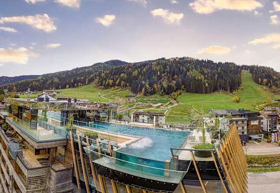 Hotel Salzburger Hof Leogang Panoramapool Sommer