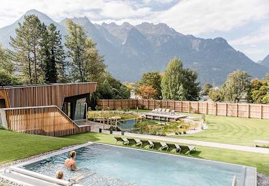 VAL-BLU-Resort-Hotel-Aussen-Wellness