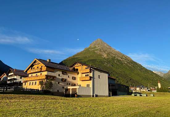 Hotel-Garni Versail Aussen Sommer