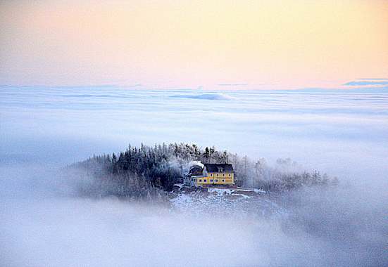 Frühmorgendlicher Ausblick von der Hohen Wand 