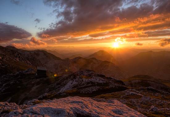 Die afrikanischen Guides sind trainierte Alpinisten und begleiten ihre Gäste (im Bild Autor Klaus Haselböck) bis auf den Gipfel