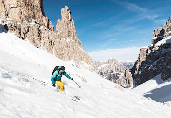 Abfahrt durch das Mittagestal in den Dolomiten
