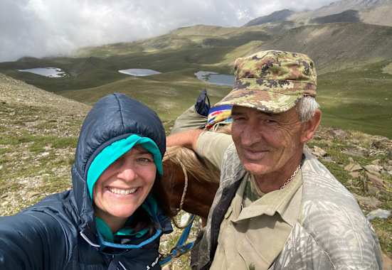 Ana Zirner im Kaukasus