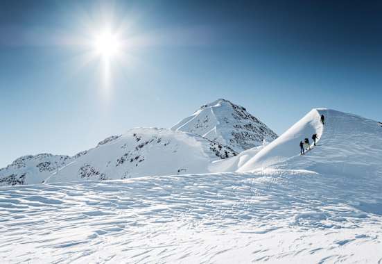 Die Große Sulzspitze (2.853 m) ist Zwischenstation auf dem Weg zu den unverspurten Hängen des Verwalltals.
