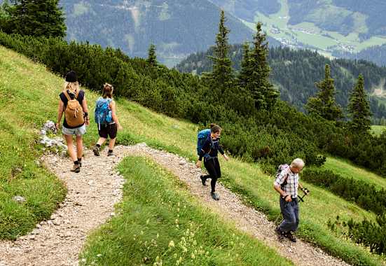 Bergab gehen Wanderer