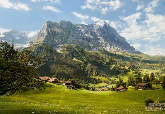 Der Eiger und seine Nordwand von Osten aus betrachtet