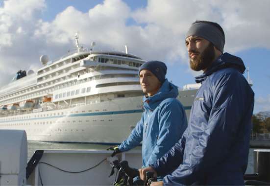 Die Österreicher Kurt und Max waren mit ihren Rädern an der deutschen Ostsee unterwegs