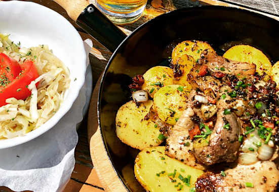 Tiroler Gröstl mit Krautsalat von der Coburger Hütte