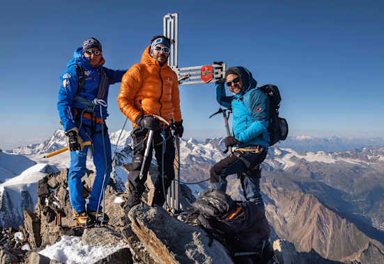 Glückliche Gesichter am Gipfel des Doms