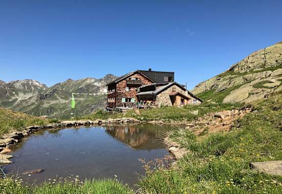 Die Edmund-Graf-Hütte auf 2.375 m