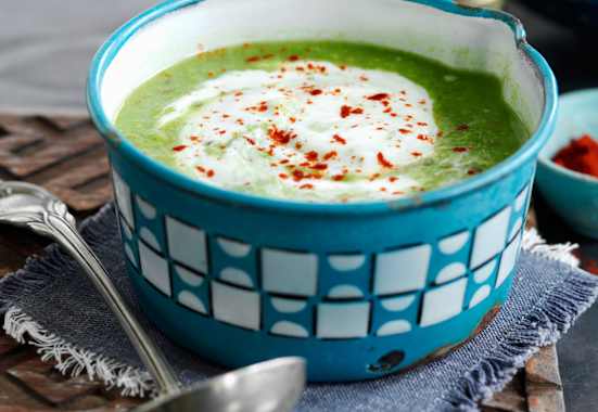 Topf mit Erbsensuppe