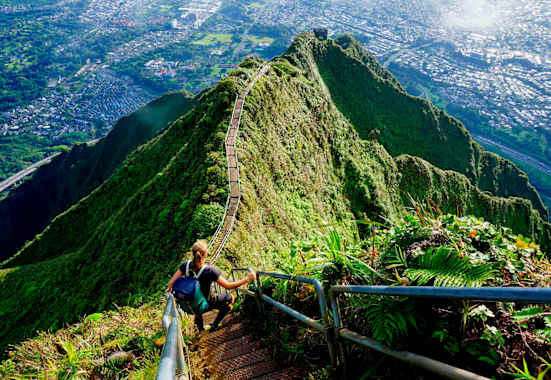 Nervenkitzel: Die Haiku Stairs auf Hawaii gehören zu den abenteuerlichsten Wanderwegen der Welt