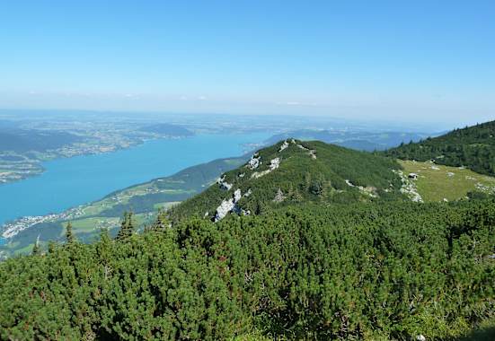 Blick vom Höllengebirge auf den Attersee