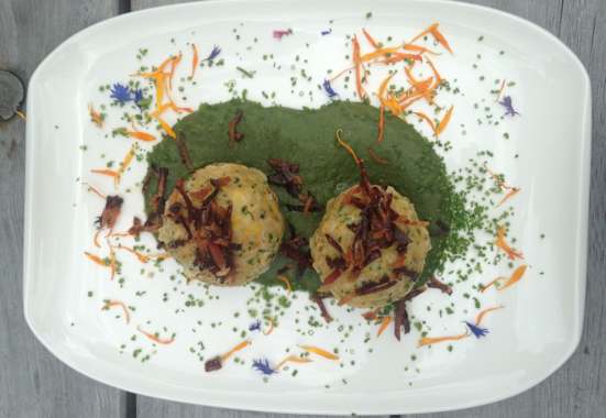 Ideal als Beilage wie als Hauptspeise: Speckknödel von der Landsberger Hütte in Tirol