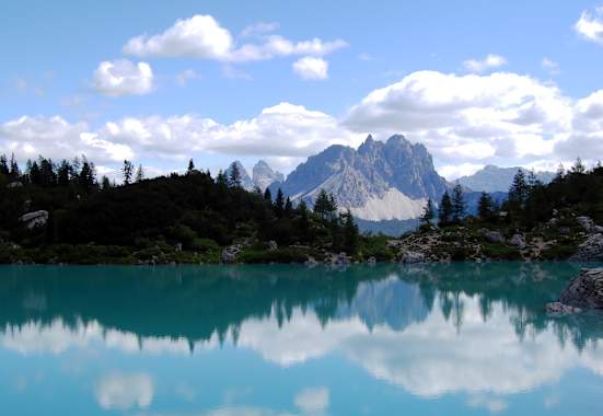 Ein Spiegelbild am Sorapiss-See