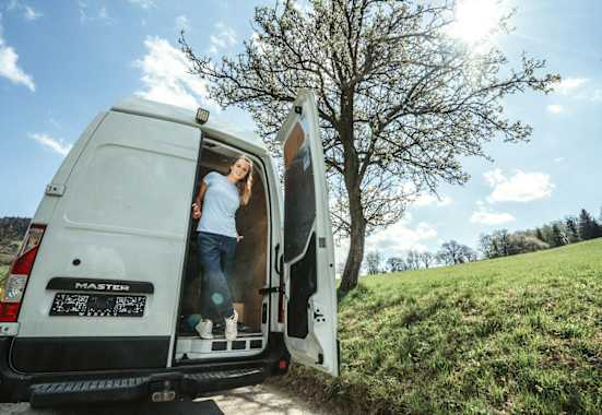 Laura und der Berwegelten-Bus Vanda