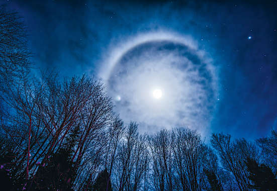 Mond Halo