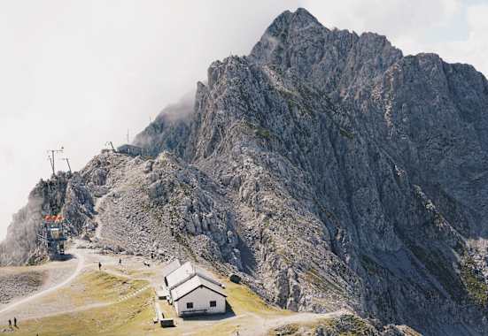 Die Gipfel der Nordkette sind wild und schroff.