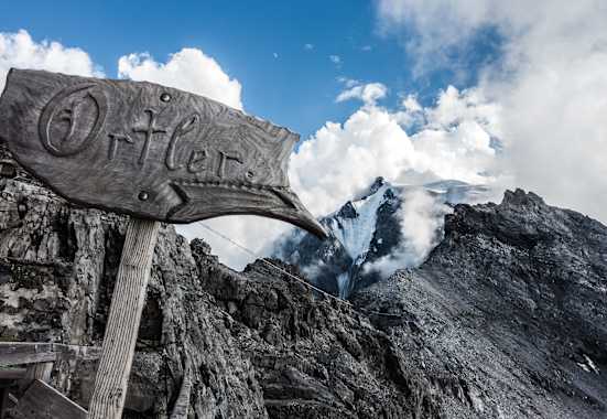 Ab der Julius Payer Hütte beginnt der anspruchsvolle Teil des Normalweges auf den Ortler