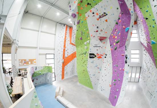 Hell und sehr geräumig - das Kletterzentrum Saarlouis