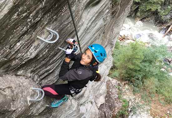 Kind im Klettersteig
