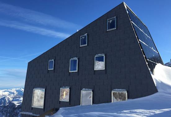 Neue Seethalerhütte auf 2.740 m am Hohen Dachstein
