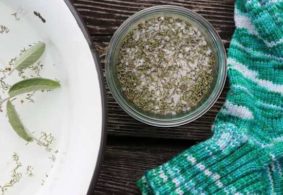 Selbstgemachtes Kräuter-Fußbad