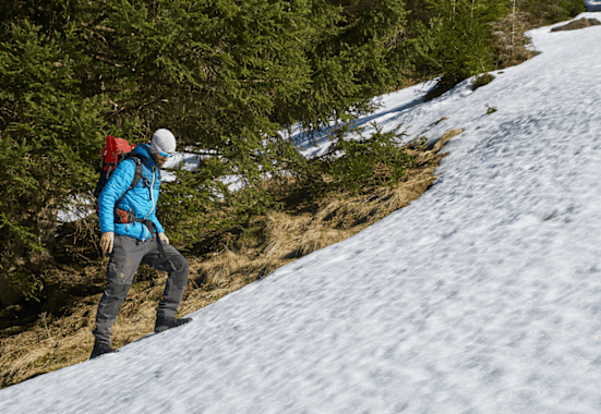 Prüfen der Schneeoberfläche: Gefroren oder aufgeweicht?