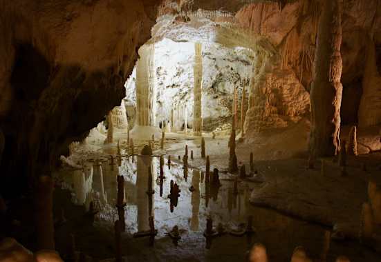 Eine Tropfsteinhöhle wie aus dem Bilderbuch