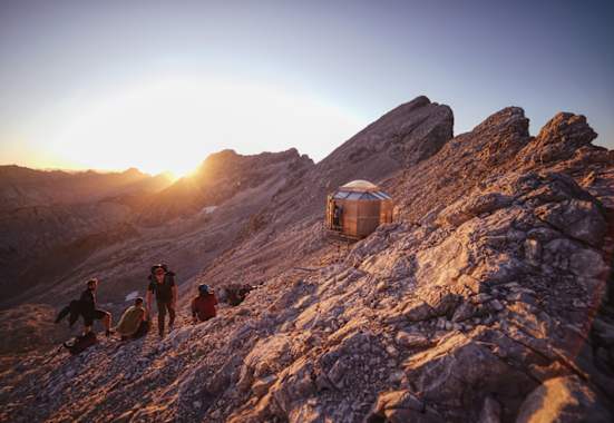 Sonnenaufgang auf dem Lalidererspitzen-Biwak (2.500 m) im Karwendel