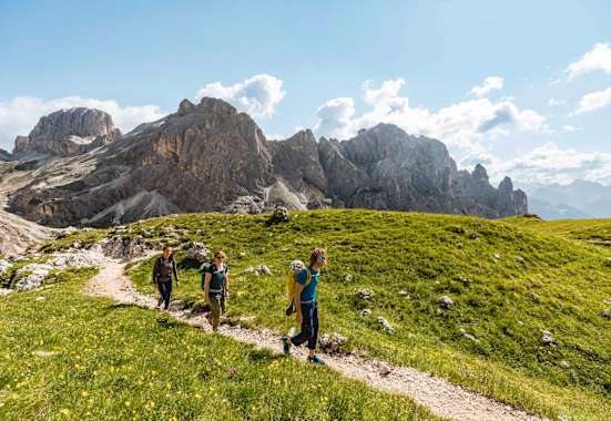 Wandern in Rosengartenmassiv in den Dolomiten