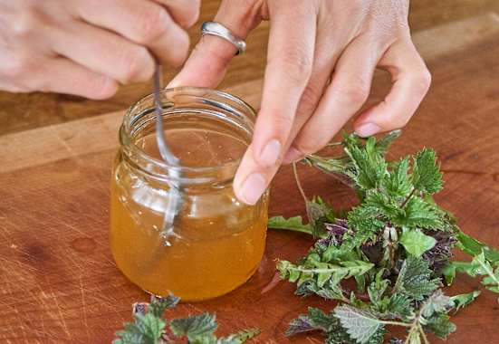 Selbstgemachter Kräuteressig
