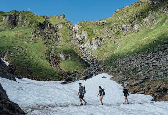 Altschneefeld sicher queren