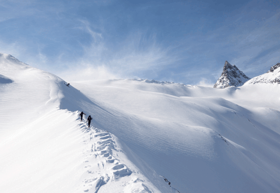 Skitourengehen in den Adula Alpen im Kanton Graubünden