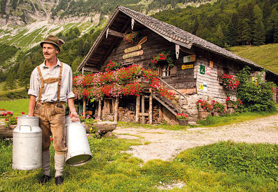 Mayerlehenhütte: Bauer mit Milchkannen