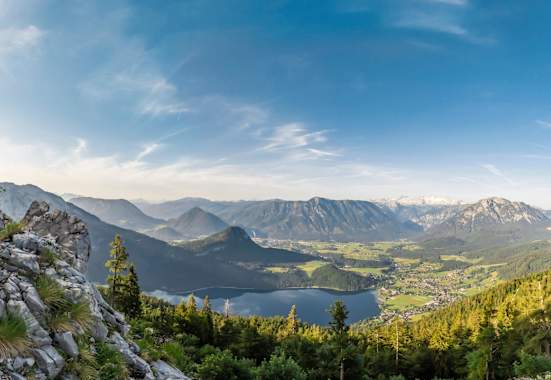 Der Altausseer See mit dem Dachsteinmassiv im Hintergrund