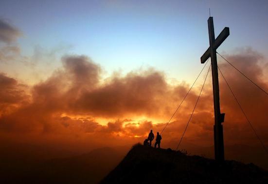 Sonnenaufgangsstimmung am Gipfel der Kanisfluh im Bregenzerwald (2.044 m)