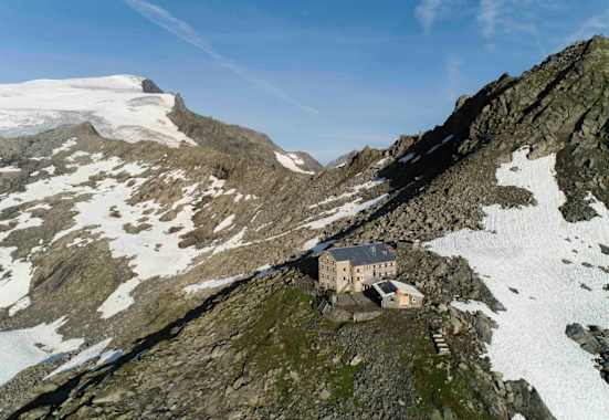 Die Neue Prager Hütte am Großvenediger musste 2022 die Saison aufgrund von Wassermangel frühzeitig beenden.