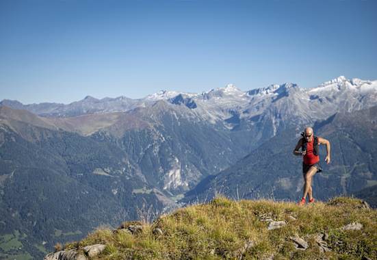 Martin Schwarzl im Gasteinertal, Blick auf die Berge
