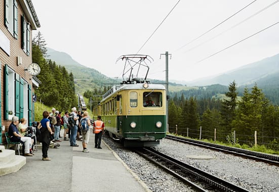 Öffentliche Anreise zur Wanderung mit der Bahn.