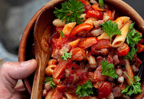 Camping Rezept Pasta Tomaten Speck Bohnen