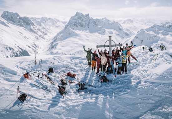 12 ausgewählte Skitouren-Begeisterte aus Österreich und Deutschland erlebten mit Gerlinde Kaltenbrunner am Arlberg das Abenteuer ihres Lebens.