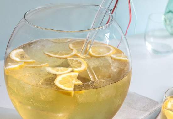 Die Waldmeisterbowle ist eine traditionelles Getränk im Mai.