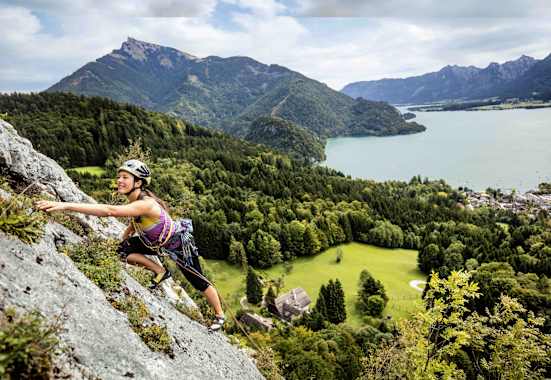 Klettern am Plombergstein mit Aussicht auf den Wolfgangsee