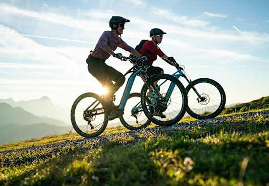 Mit dem E-Bike werden Touren sowohl aufwärts als auch abwärts zum absoluten Genuss.