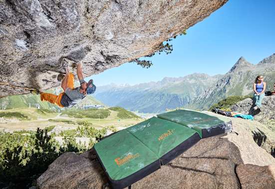Bernd beim Bouldern im Silvapark