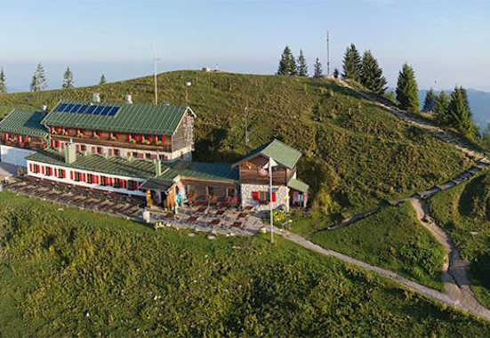 Brauneck-Gipfelhaus in Bayern