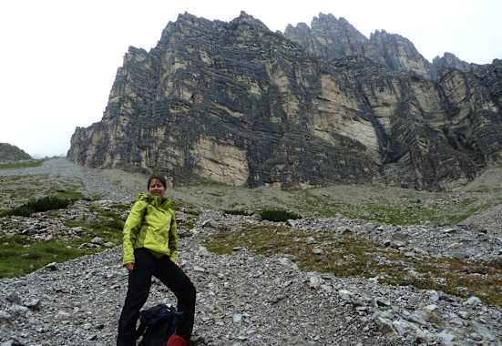 Alpin-Ökologin Christina Schwann in den Bergen